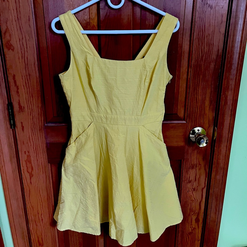 Women’s Size 5 Yellow Cotton Dress WITH POCKETS!